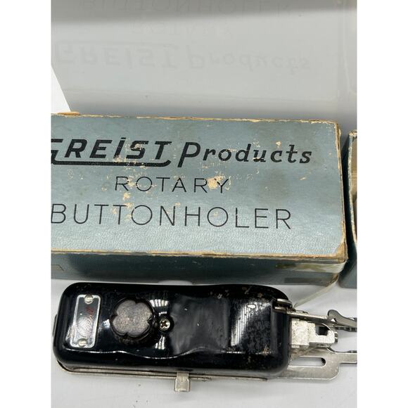 Vintage Floral Sewing Basket Box with Greist Rotarty Buttonholer - Picture 3 of 7